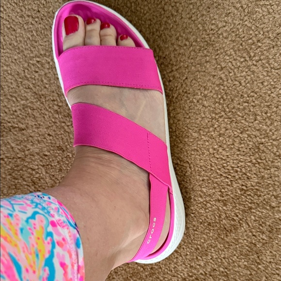 CROCS Women's Bright Pink Strappy Sandals - size 10 - Picture 9 of 9